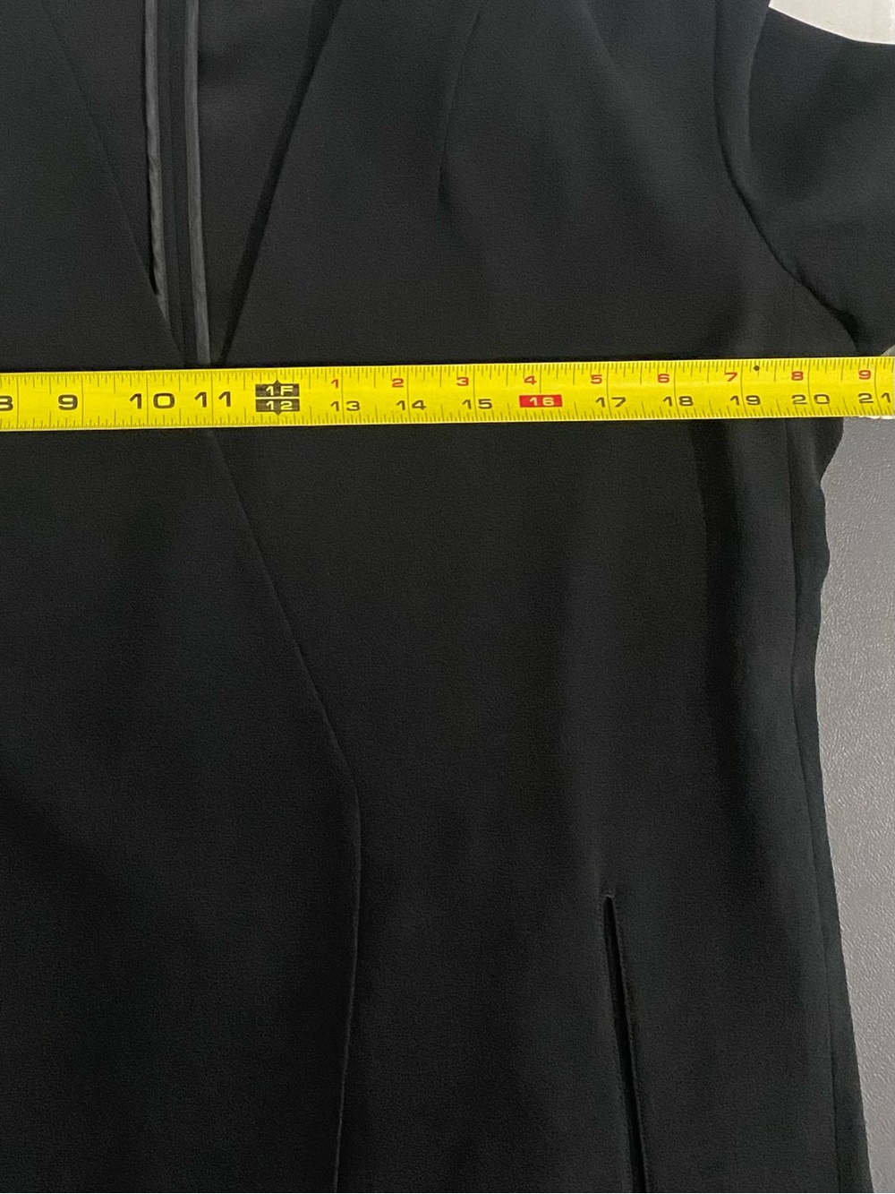 Aritzia Babaton 90s Power Hip Long Black Blazer 10 Ruched Sleeve Elevated Basic - Picture 12 of 16